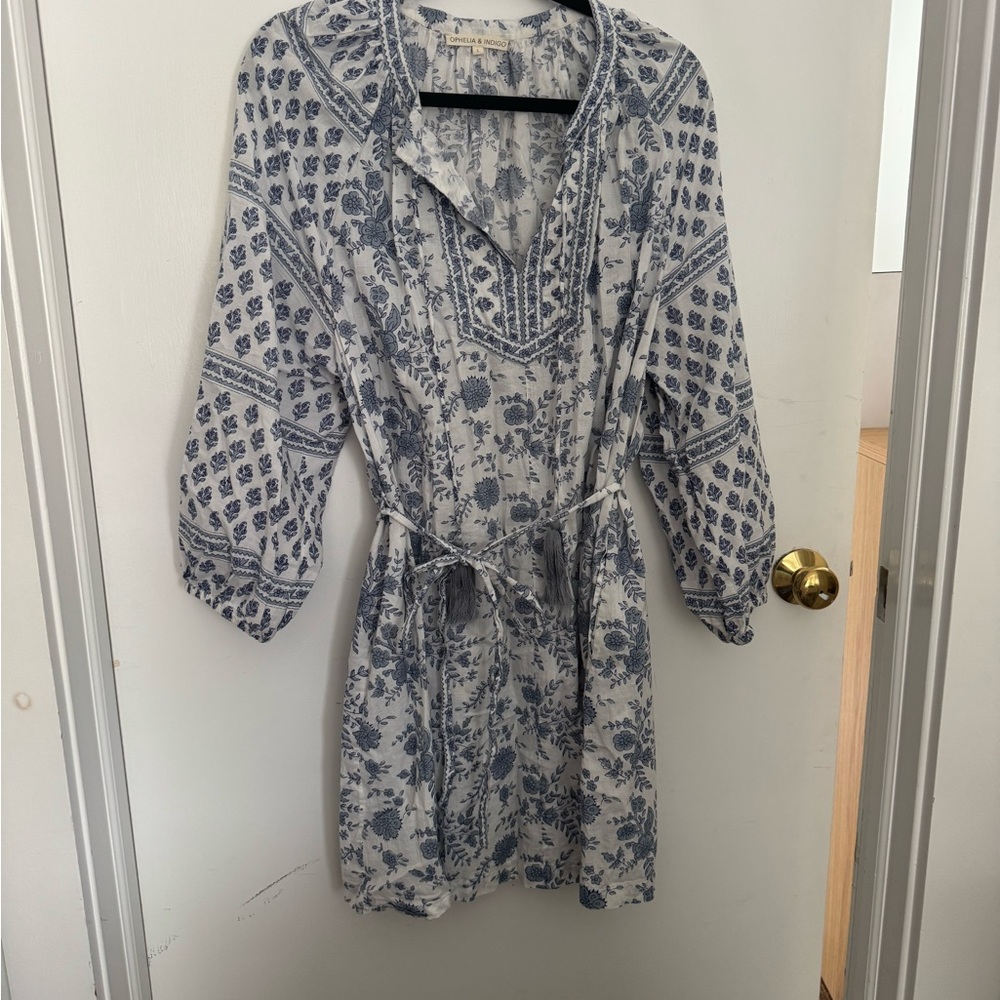 Chic Long Sleeve Floral Dress in Blue and White